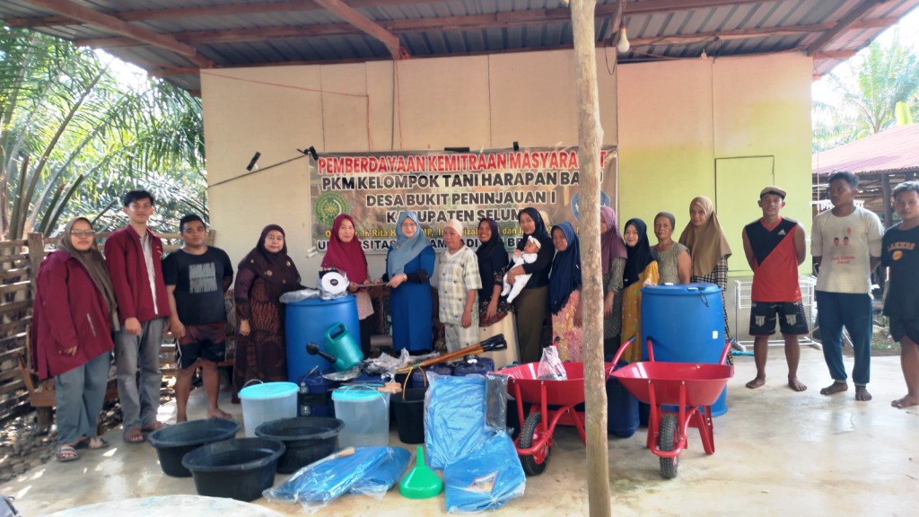 PKM UMB-KEMENDIKTISAINTEK DI BUKIT PENINJAUAN I SUKARAJA KABUPATAEN SELUMA