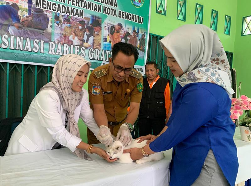  Gratis, Dinas Ketahanan Pangan dan Pertanian  Kota Bengkulu  Lakukan Vaksinasi Hewan Peliharaan  