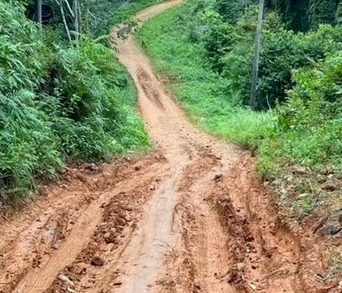 Jalan Penghubung Padang Siring-Karang   Nanding Akan Dihotmix  Tahun Depan