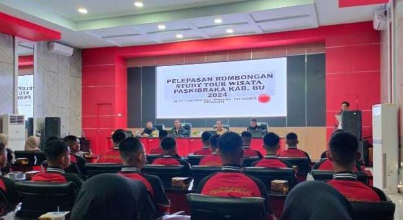  Asisten III Pemkab Bengkulu Utara Lepas  44 Anggota Paskibra Untuk Study Tour