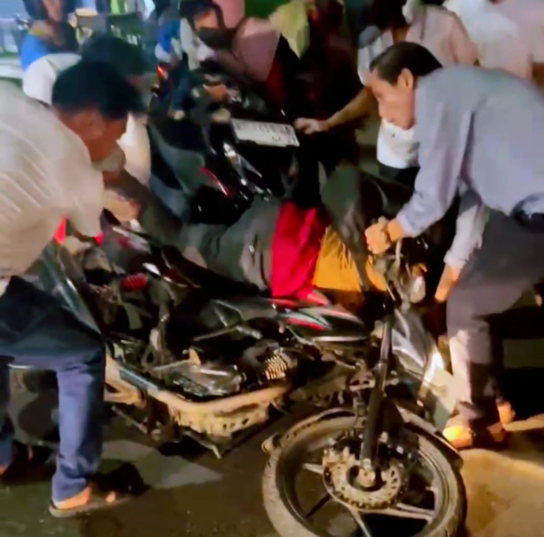 Bupati Kaur Sigap Bantu Korban Kecelakaan Lalu Lintas di Depan Indomaret Sukarame