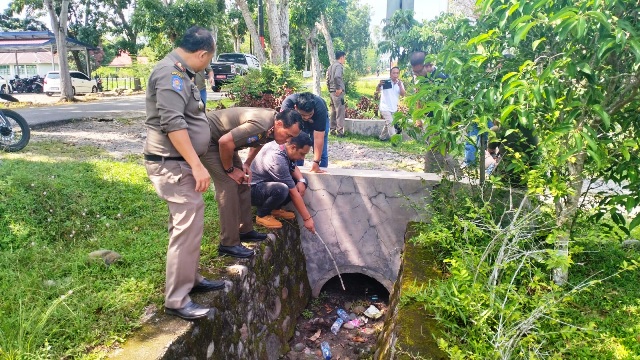  Temuan Bungkus K*ndom dan Botol Minuman K*ras di Depan Kantor Dinas PMD Mukomuko Bikin Heboh, Ini Faktanya