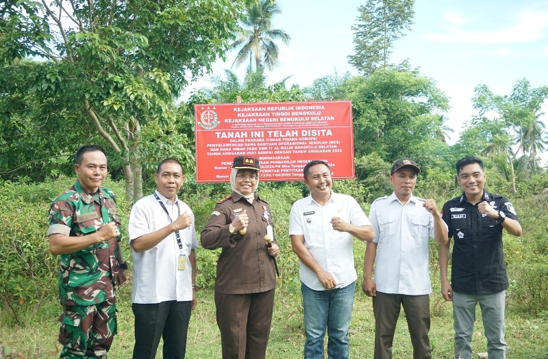 Kejari Bengkulu Selatan  Sita Sebidang Tanah Milik Mantan Kepala SMK IT Al Malik