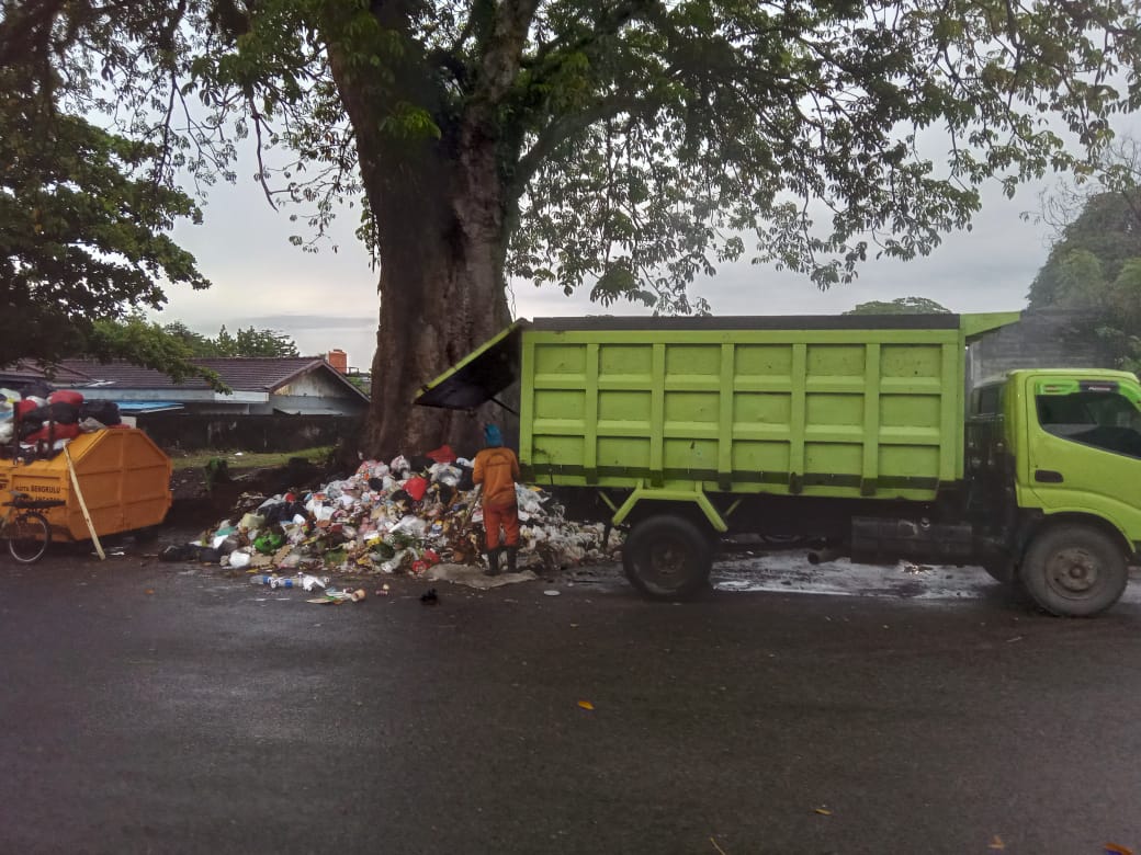 Beredar Foto dan Pesan Berantai, Sampah Menumpuk di Kelurahan Pemenang Lomba Bengkulu BISA Merdeka Sampah