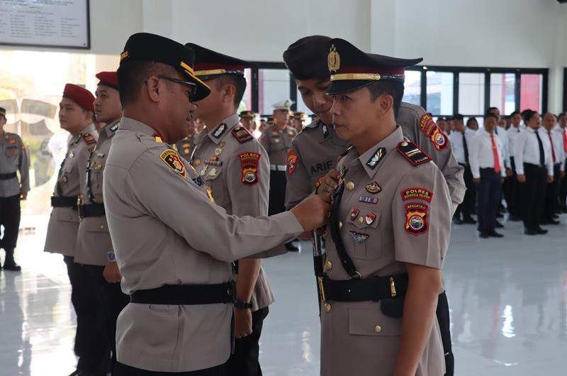 Segera Beradaptasi, Polres Bengkulu Selatan Laksanakan Sertijab Dua Perwira