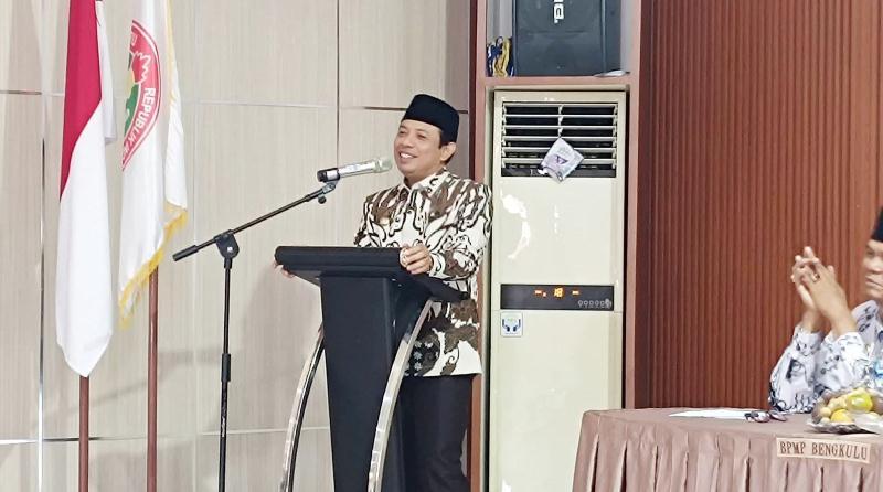 Seluruh Guru Diajak Berpartisipasi  Semarakkan Gerakan Menanam 10 Pohon Kelapa