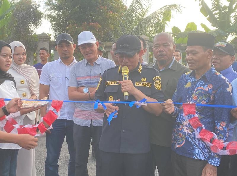 Warga  Gelar Syukuran Bersama Walikota, Jalan  di Perumahan Perindo Betungan Mulus