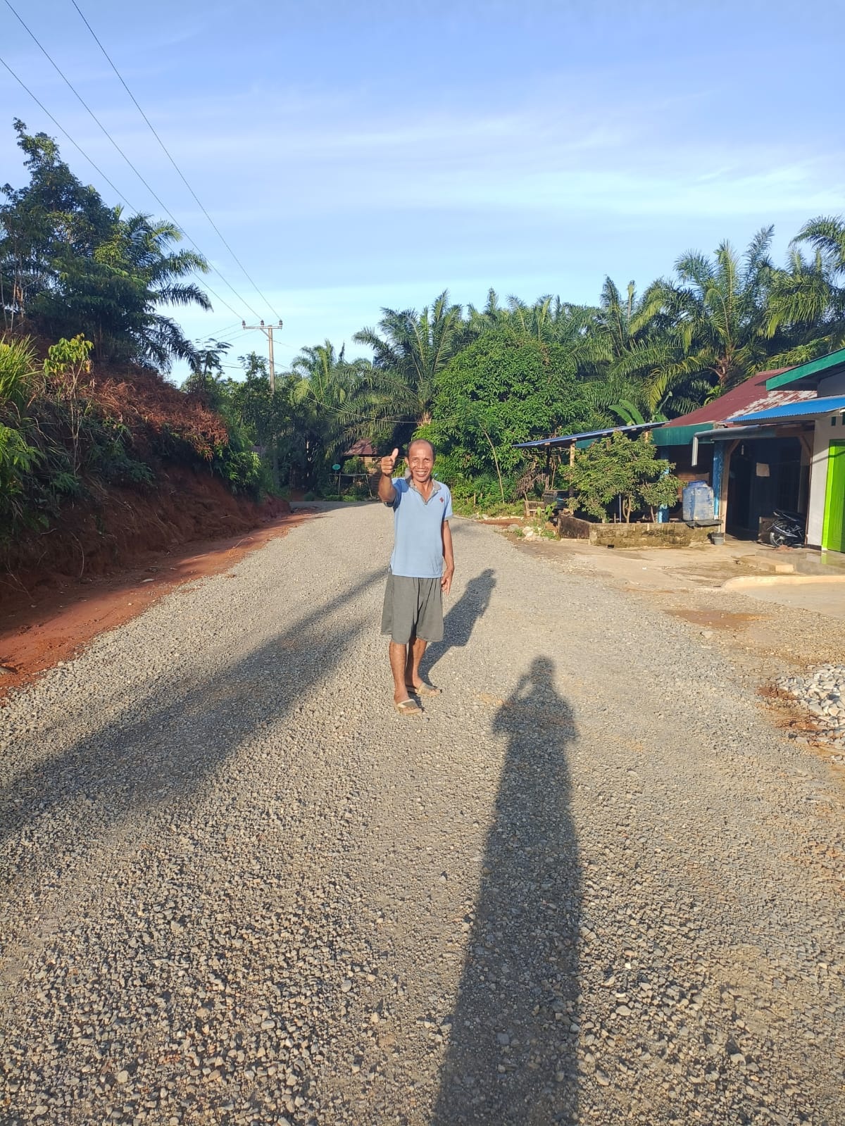 Warga Desa Gembung Raya Riang Gembira, Terimakasih Pak Bupati Mian Jalan Kami Dibangun 