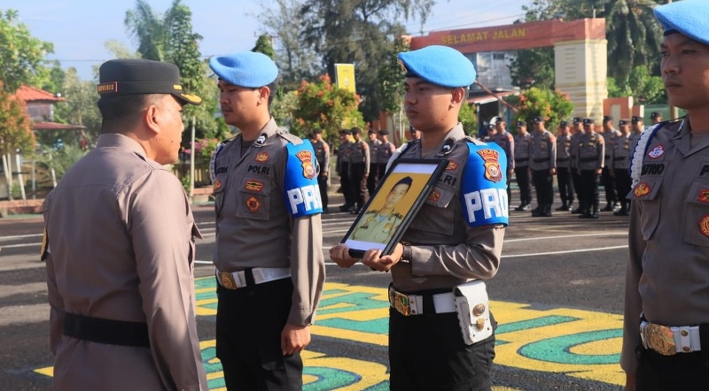 Lakukan Pelanggaran Berat, Kapolres Kaur Pimpin Upacara PTDH Terhadap Anggotanya