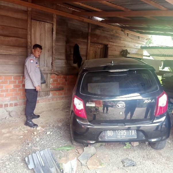 Diduga Hilang Kendali,  Ayla Tabrak Motor dan Rumah Warga Air Teras