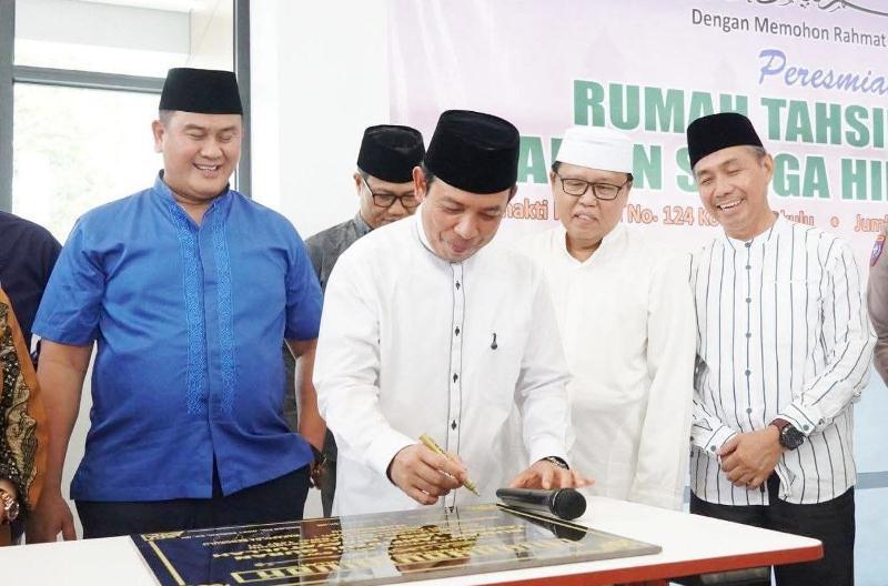 Bubuhkan Tandatangan, Walikota Resmikan Rumah Tahsin   Quran Taman Surga Hidayatullah