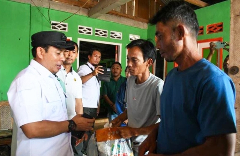 Walikota Bengkulu Sambangi Rumah Nelayan yang Karam