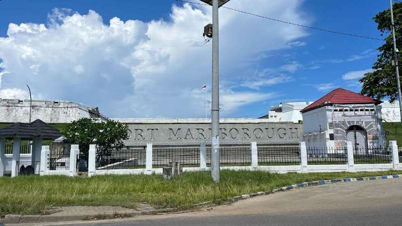 Akses Spot Senja di Benteng Marlborough Kini Dibatasi, Warga Kehilangan Tempat Favorit