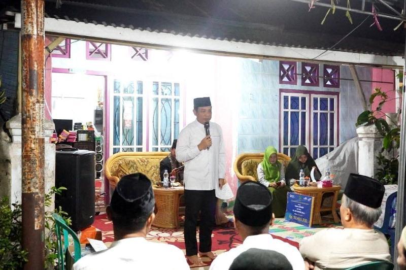 Takziah di Kelurahan Cempaka Permai, Walikota Bengkulu Serahkan Sertifikat 4 In 1
