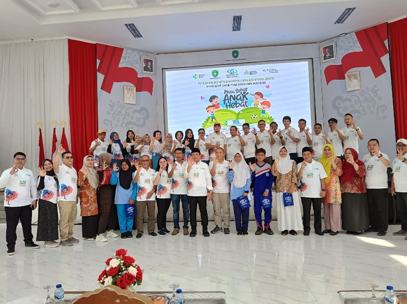 Pemkot Bengkulu dan  Gabungan Pengusaha Optik Indonesia Bagi-Bagi  Kaca Mata Gratis Untuk Pelajar