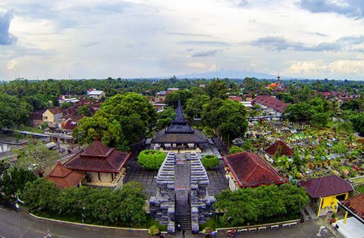 10 Tempat Wisata di Blitar, Taman Liburan hingga Makam Bung Karno