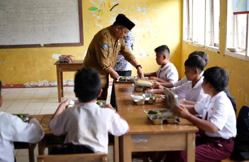 Perdana, Wakil Bupati Seluma Launching Program Makan Bergizi Gratis