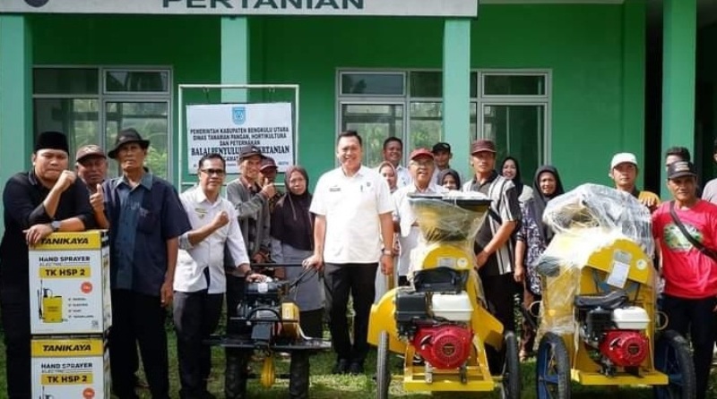 Tingkatkan Kesejahteraan Masyarakat, 30 Kelompok Tani   Bengkulu Utara Terima   Bantuan Alat Mesin Pertanian