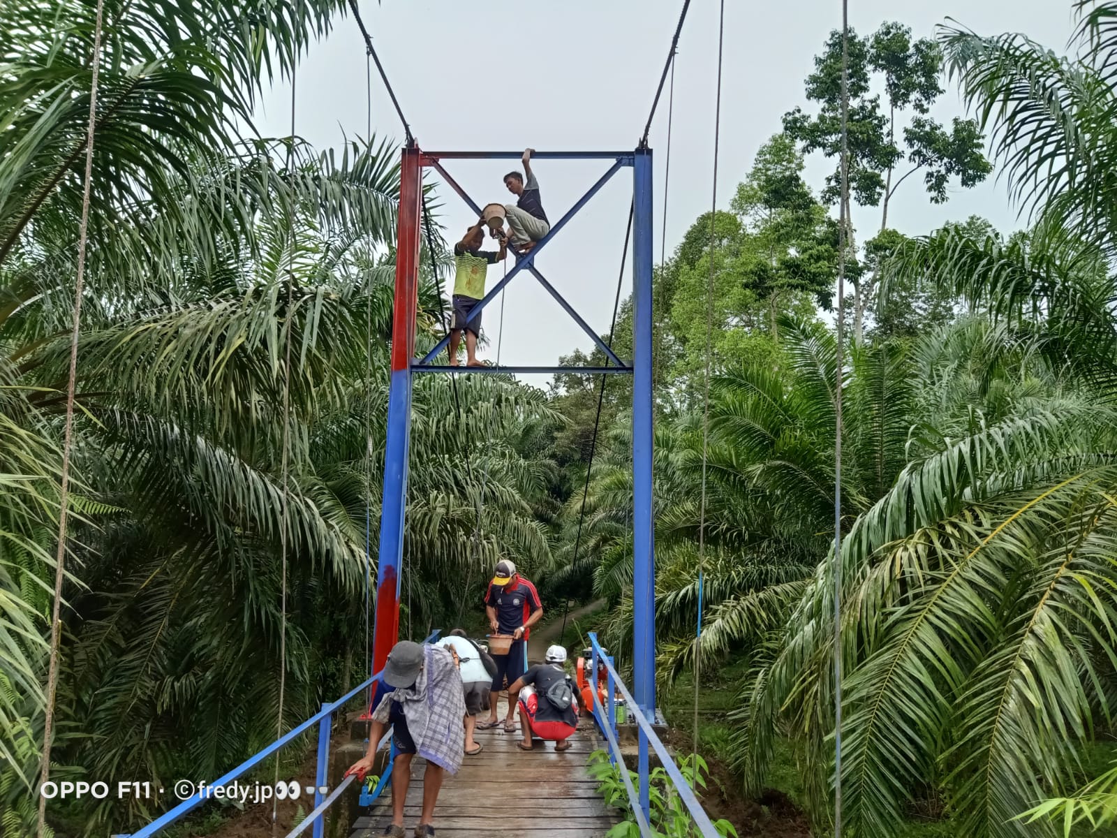 Pemdes Batu Bandung Tuntas Perbaiki  Jembatan