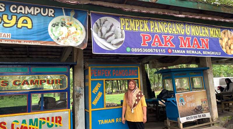 Pendapatan Menurun, Pedagang Pempek di Taman Remaja Bengkulu Berharap Ada Perhatian Pemerintah