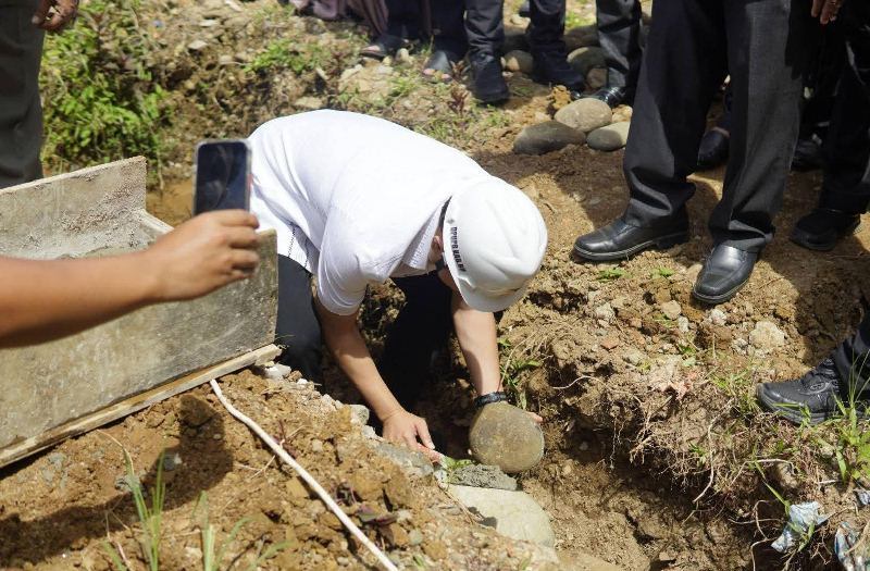 Bupati Bengkulu Utara Letakkan Batu Pertama Pembangunan Masjid Ukhuwah Al-Minang Kabawi di Gunung Alam