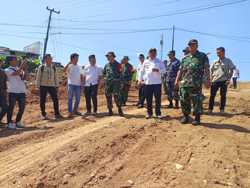 Erwin - Gustianto Tuntaskan  Pembangunan Jalan Simpang  Enam Seluma