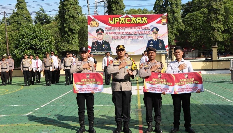 Kapolres Bengkulu Utara Beri Hadiah Umroh Presisi Kepada 3 Personel Berprestasi