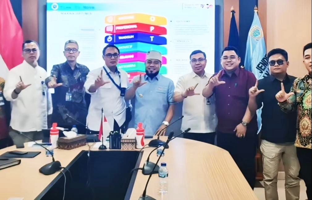 Gubernur Bengkulu Helmi Hasan Bahas Pendangkalan Alur Pelabuhan Pulau Baai dengan Kemenhub