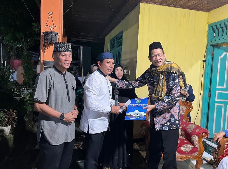 Walikota Bengkulu Serahkan Sertifikat 3 In 1 di Timur Indah