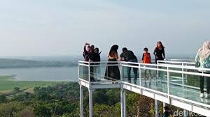 ﻿Bukit Cinta Anti Galau, Wisata Terbaru di Cirebon yang Lagi Viral dan Hits, Yuk Healing 