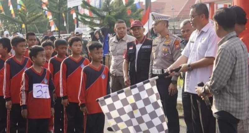 Peserta Antusias, Pemkab Bengkulu Utara Gelar Lomba  Gerak Jalan  SD dan SMP
