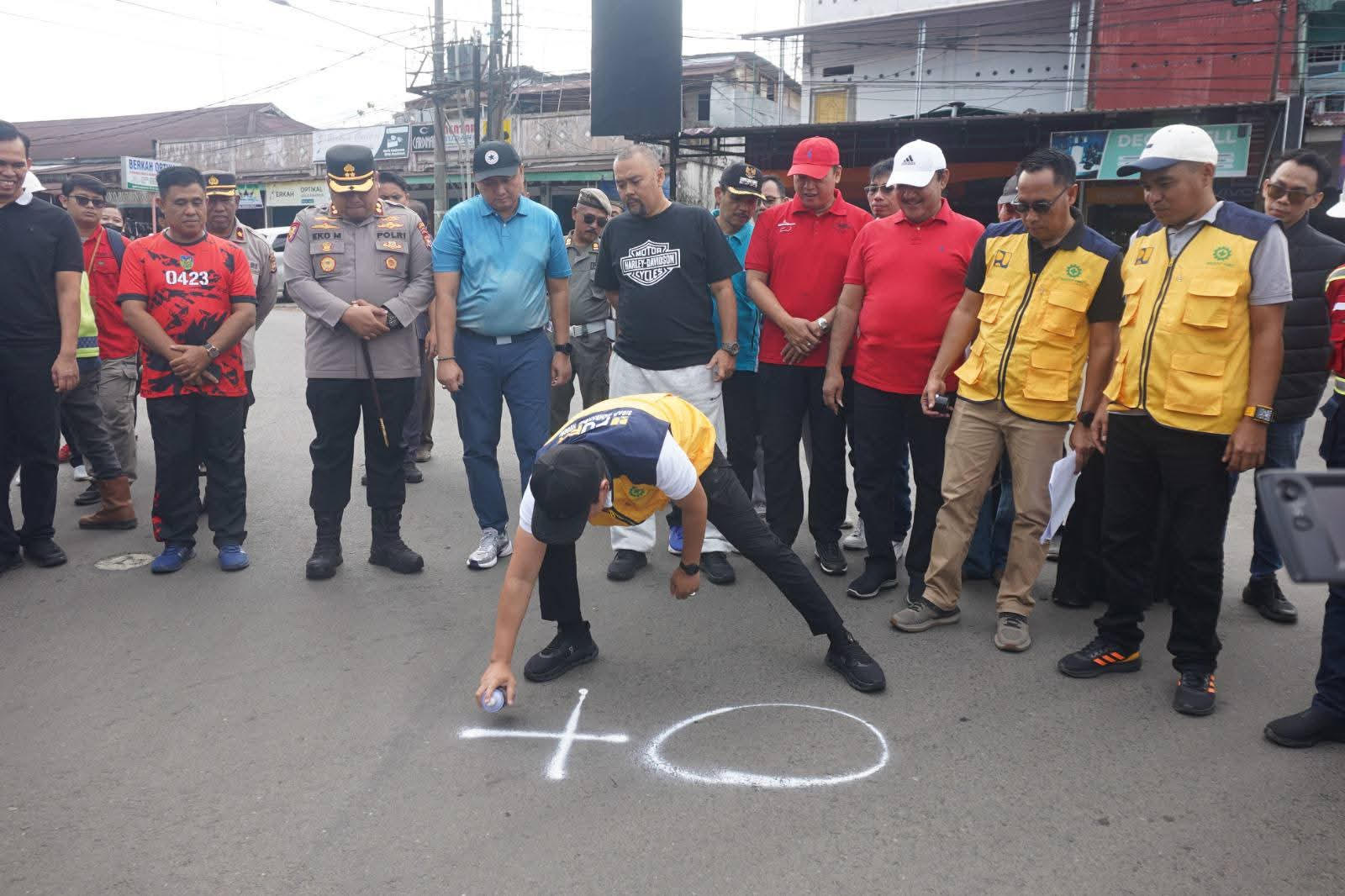 Jawab Keluhan Warga, Bupati Bengkulu Utara Lakukan Titik Nol Rekonstruksi Jalan Pasar Purwodadi