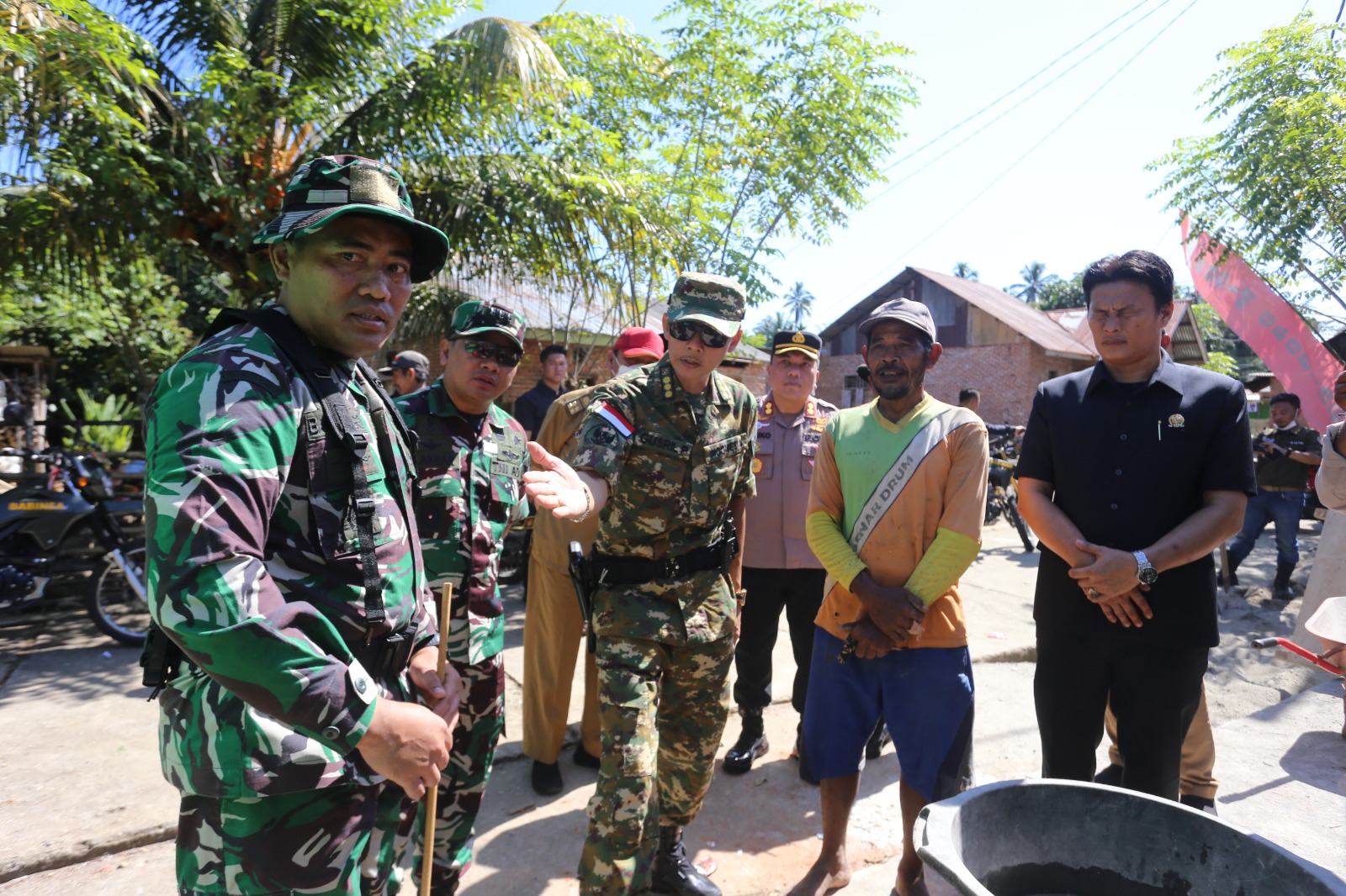 Kasiter Korem 041/Gamas Tinjau RTLH TMMD Ke-124 Kodim 0408/BS