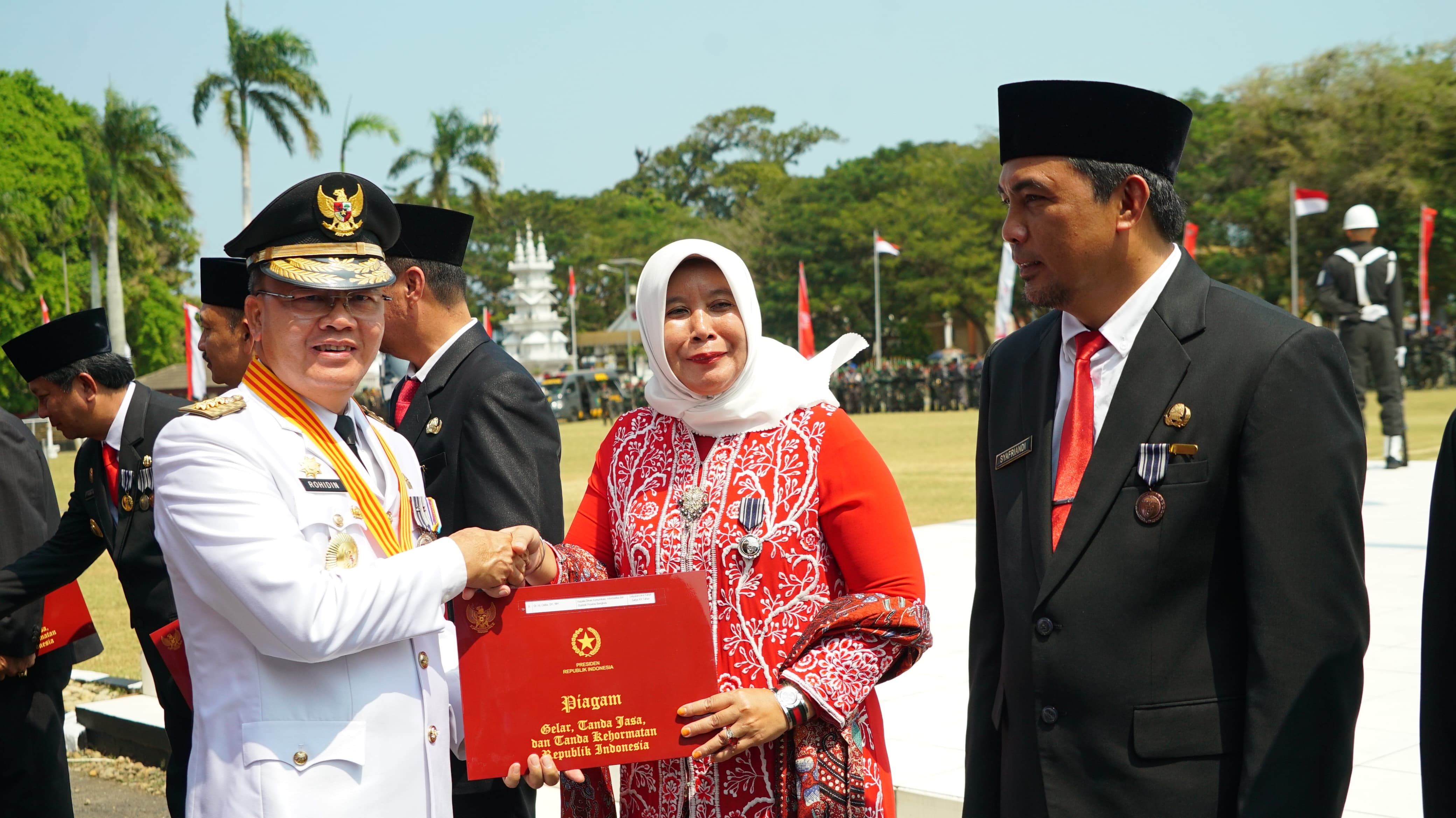 14 Pejabat Provinsi Dianugerahkan Satyalancana Karya Satya Oleh Gubernur Bengkulu 