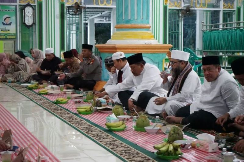 Gubernur Bengkulu Tutup Kunjungan Kerja dengan Buka Bersama di Sungai Rumbai