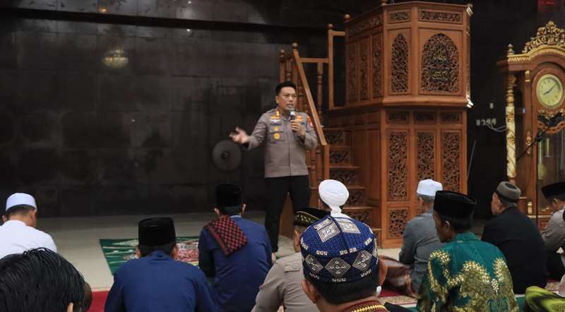 Manfaatkan Momentum Ramadhan, Kapolres Kaur Lakukan Tarawih Keliling dan Tingkatkan Silaturahmi 