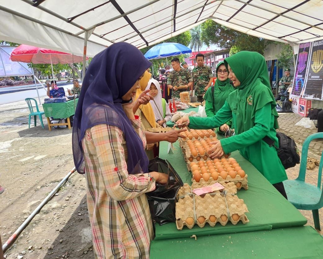  Bazar Murah Kodim 0423 Bengkulu Utara  Diserbu Masyarakat Kota Arga Makmur