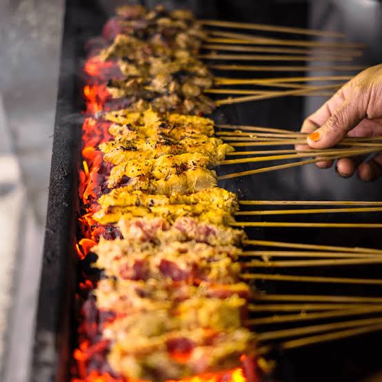Sate Klopo, Kuliner Khas Indonesia Ini Menyajikan Aroma dan Rasa yang Gurih Menggugah Selera