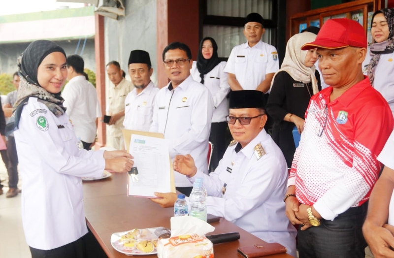  11 Unit Mobil Ambulan Untuk Puskesmas Diserahkan Bupati Kaur