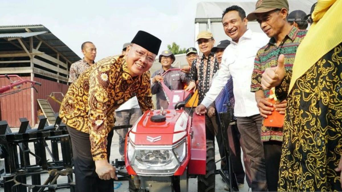 Siapa Bilang Gubernur Bengkulu Tidak Peduli Petani? Ini Buktinya, 1.118 Alsintan Dibagikan Gratis