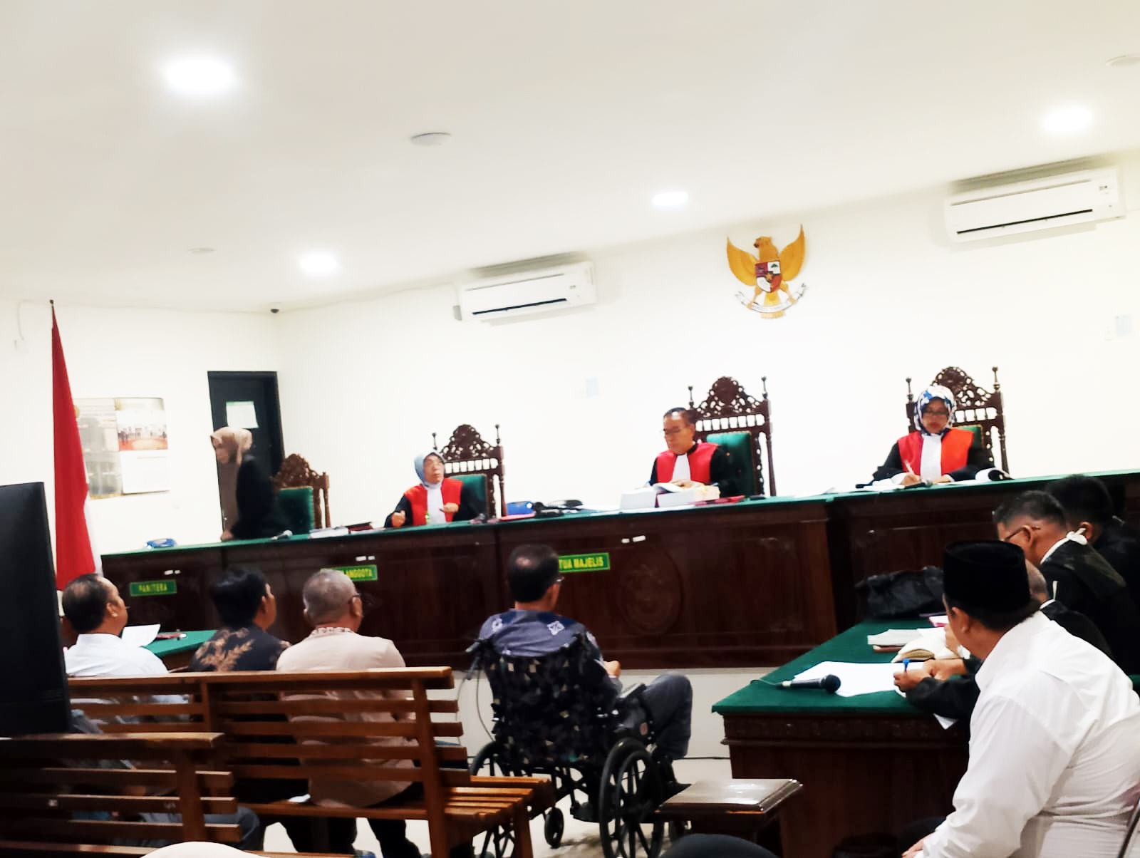 Bupati Kaur dan Mantan Sekdis PMD Dihadirkan di Sidang Korupsi Pengadaan Jas Kades, Terdakwa Hubungi Bupati 