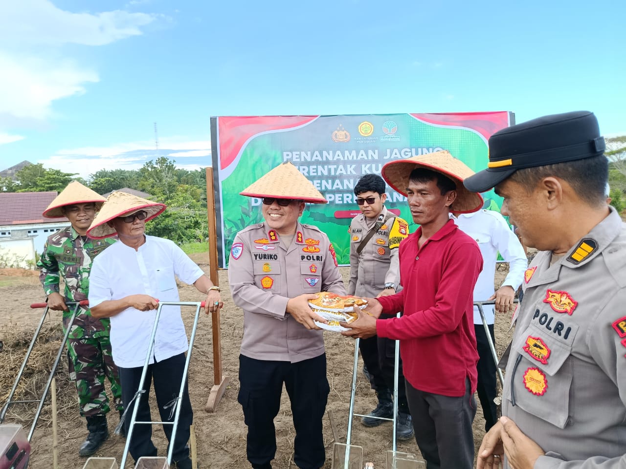 Mendukung Program Swasembada Pangan 2025, Polres Kaur tanam jagung serentak kuartal III dilahan Perhutanan 