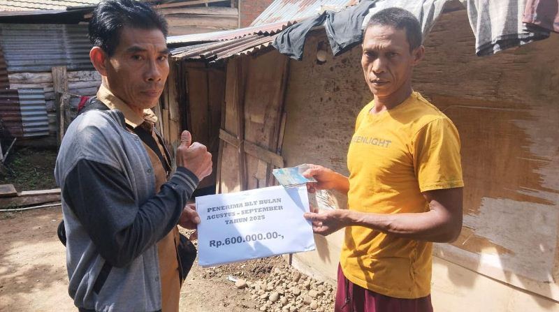 Pemdes Pagar Ruyung Salurkan BLT  Door to Door ke Rumah Penerima Manfaat