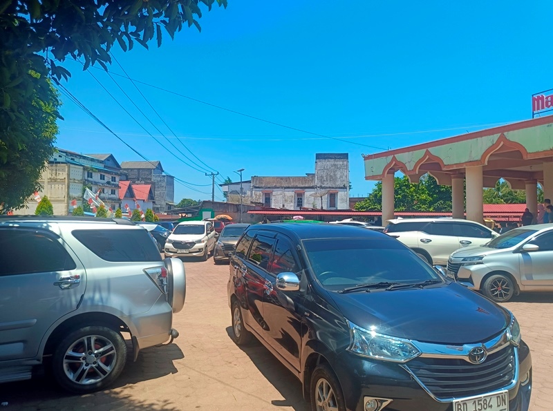 Masjid Akbar Mi'rajul Mukminin Ketahun Dipadati Pemudik Lintas Barat