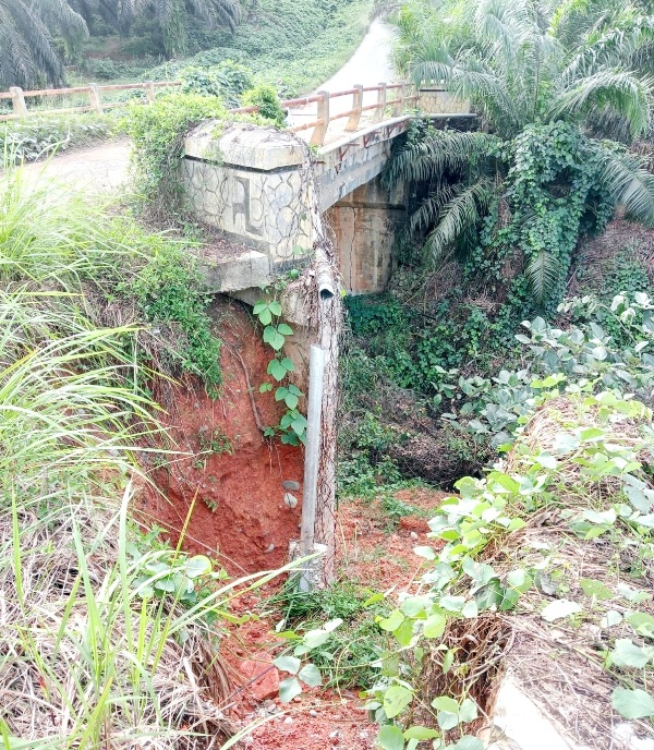 Pondasi Jembatan Batu Tambun Terjun ke Lembah,  PUPR Tunggu Petunjuk 