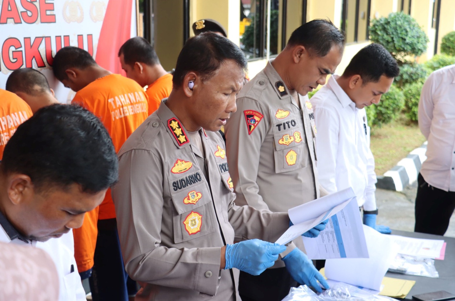 Ditangkap Saat Jam Kerja, Oknum Lurah di Bengkulu Bawa  Tiga Paket Sabu di  Pantai Panjang