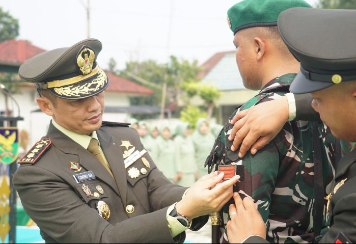 Dandim Pimpin Upacara Kenaikan Pangkat Anggota Kodim 0407/Kota Bengkulu, Ini Harapannya