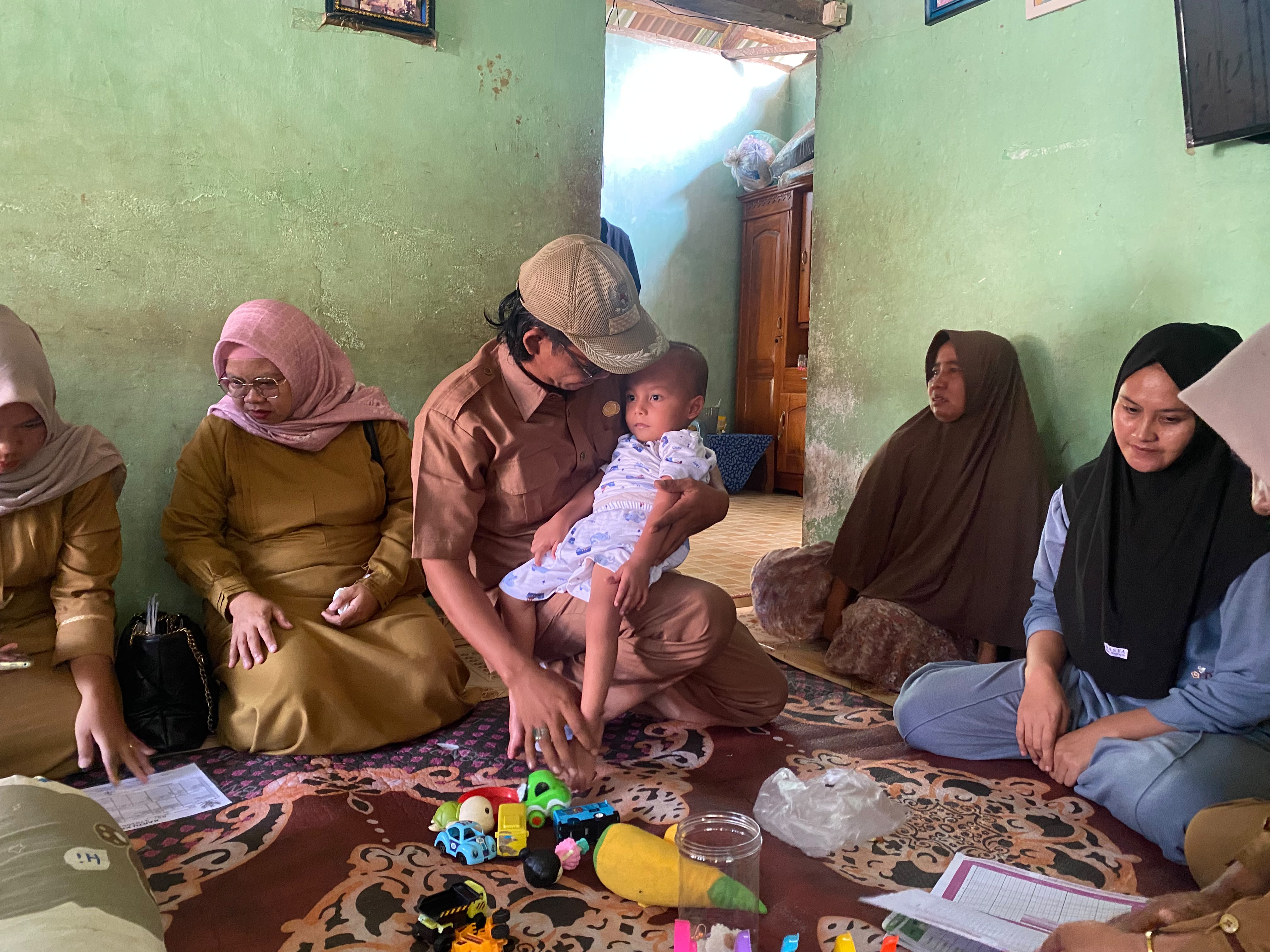 Pemdes Pasar Pino Datangi Anak Warganya yang  Terindikasi Stunting