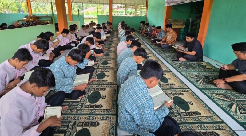 Tadarus Al- Quran Semarakkan Bulan Suci   Ramadhan di MTsN 2 Bengkulu Tengah