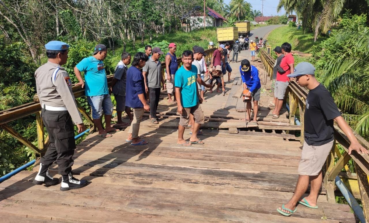 Luar Biasa,  Masyarakat Wonoharjo Swadaya Perbaiki Jembatan